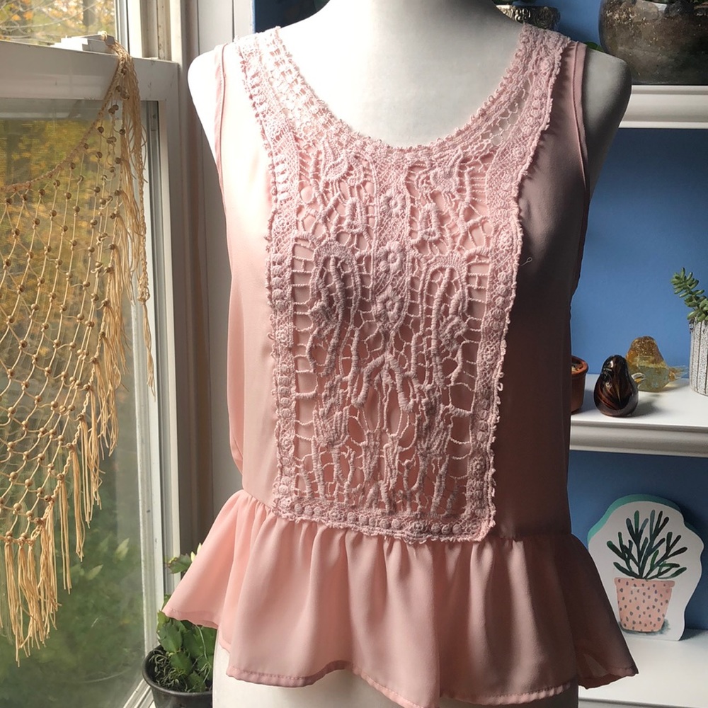 🌺Lauren Conrad blush peplum tank top🌺